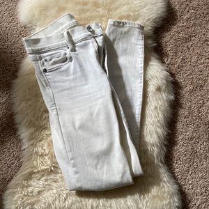 Gap Women’s white skinny jeans